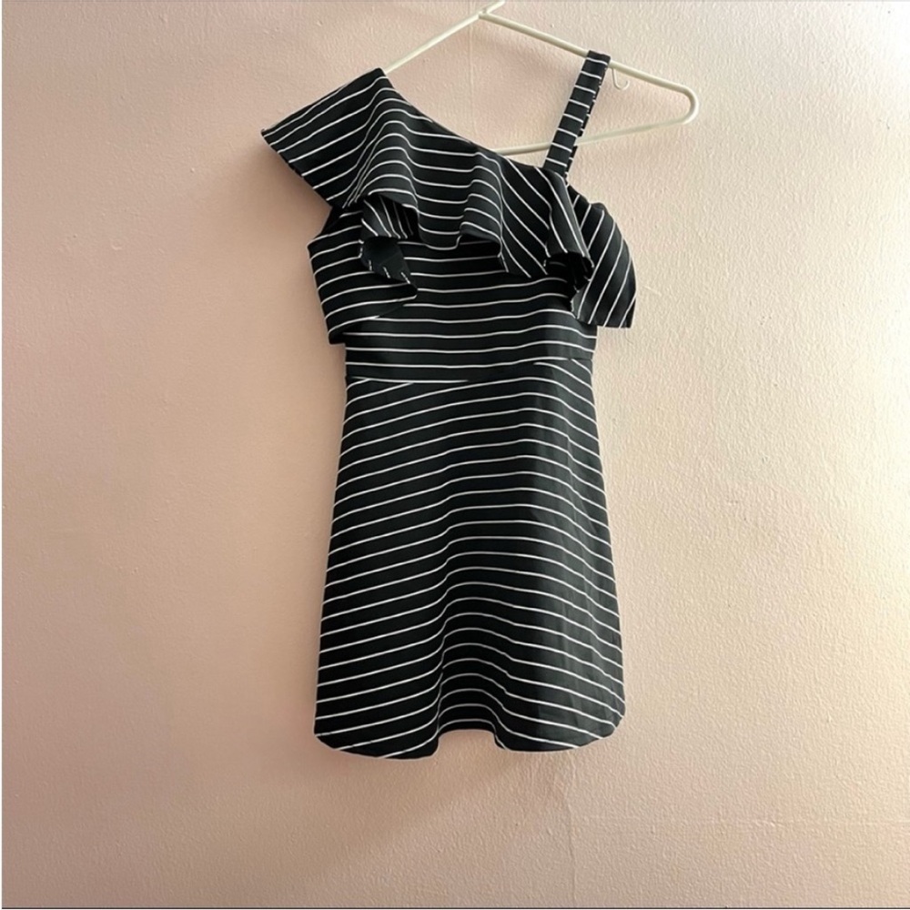 Bardot Junior Girls asymmetrical senna ruffle striped off shoulder dress Sz 6X-7